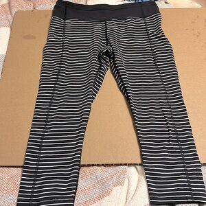 Lululemon capri leggings-size 8
